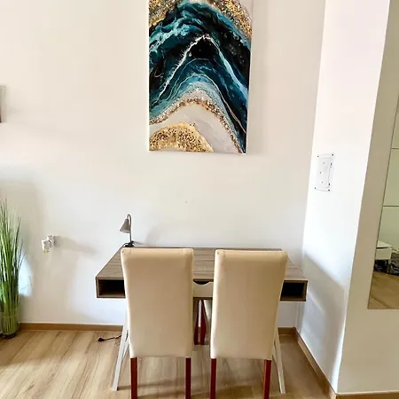 Esther Downtown Apartman- With Ac& 5 Beds *