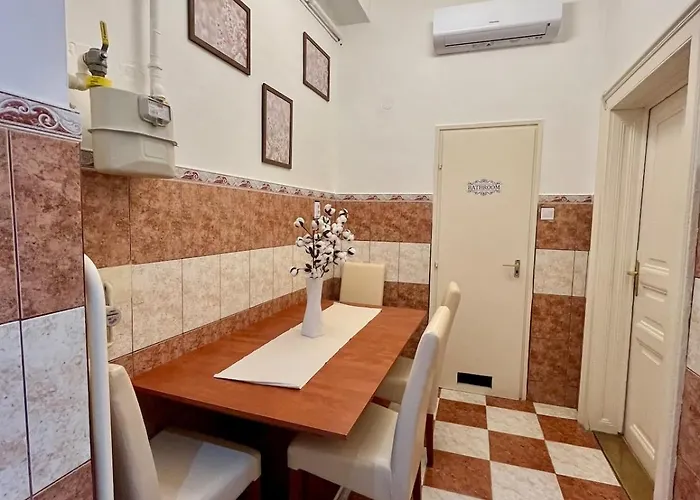 Esther Downtown Apartman- With Ac& 5 Beds *