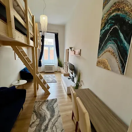Esther Downtown Apartman- With Ac& 5 Beds شقة بودابست