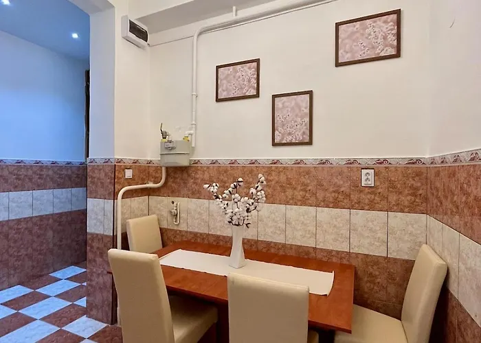 Esther Downtown Apartman- With Ac& 5 Beds *