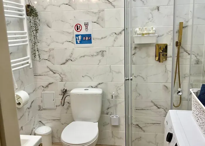 شقة Esther Downtown Apartman- With Ac& 5 Beds *