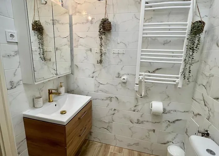 شقة Esther Downtown Apartman- With Ac& 5 Beds *