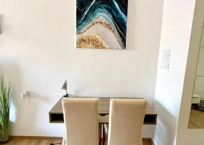 Esther Downtown Apartman- With Ac& 5 Beds *