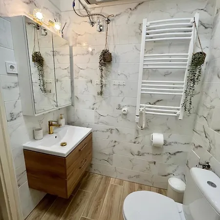 アパート Esther Downtown Apartman- With Ac& 5 Beds *