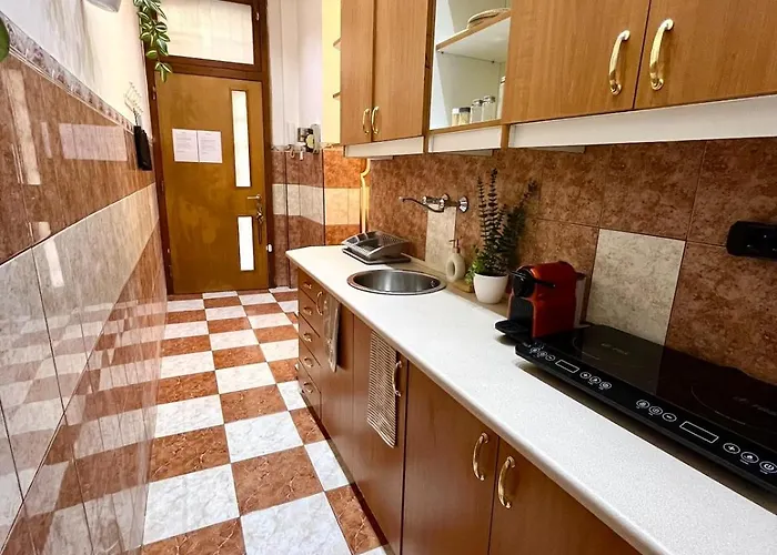 Apartament Esther Downtown Apartman- With Ac& 5 Beds Budapesta